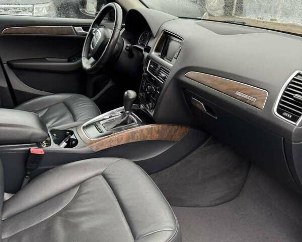 Черный Ауди Ку 5, объемом двигателя 3.2 л и пробегом 110 тыс. км за 14000 $, фото 7 на Automoto.ua