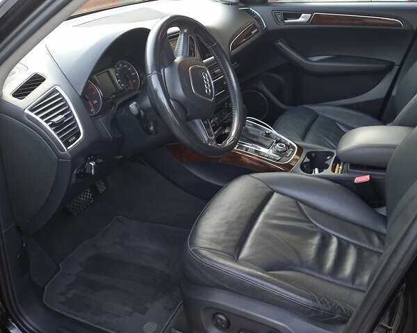 Черный Ауди Ку 5, объемом двигателя 2 л и пробегом 237 тыс. км за 12500 $, фото 4 на Automoto.ua