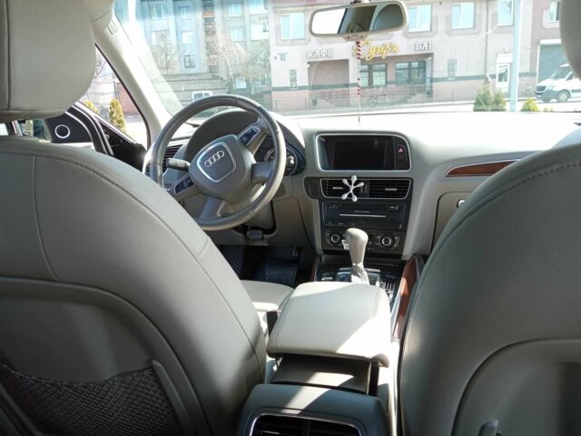 Черный Ауди Ку 5, объемом двигателя 2 л и пробегом 202 тыс. км за 312 $, фото 4 на Automoto.ua