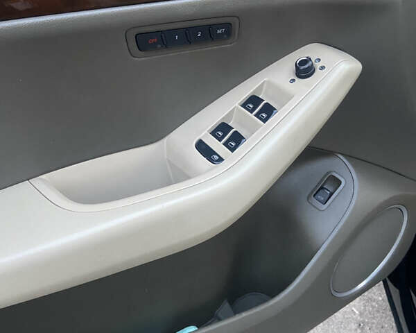 Черный Ауди Ку 5, объемом двигателя 1.98 л и пробегом 334 тыс. км за 11500 $, фото 11 на Automoto.ua