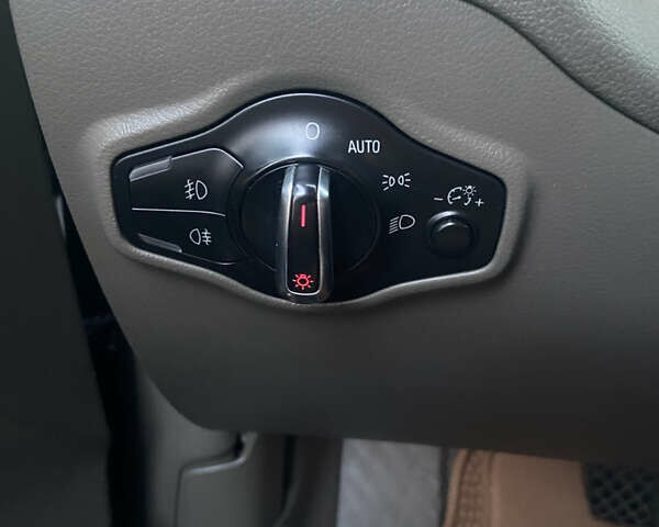 Черный Ауди Ку 5, объемом двигателя 1.98 л и пробегом 334 тыс. км за 11500 $, фото 10 на Automoto.ua