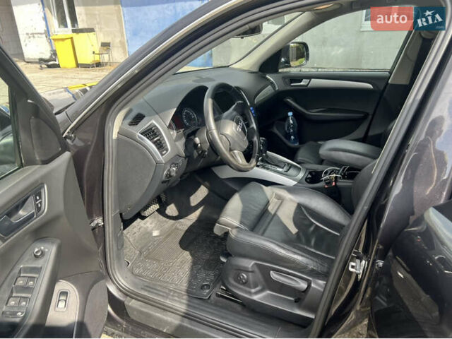 Черный Ауди Ку 5, объемом двигателя 1.97 л и пробегом 336 тыс. км за 15800 $, фото 6 на Automoto.ua