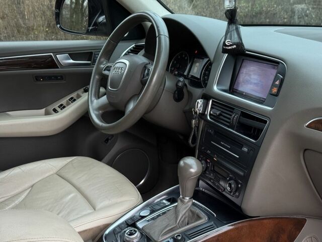 Черный Ауди Ку 5, объемом двигателя 2 л и пробегом 263 тыс. км за 12800 $, фото 16 на Automoto.ua