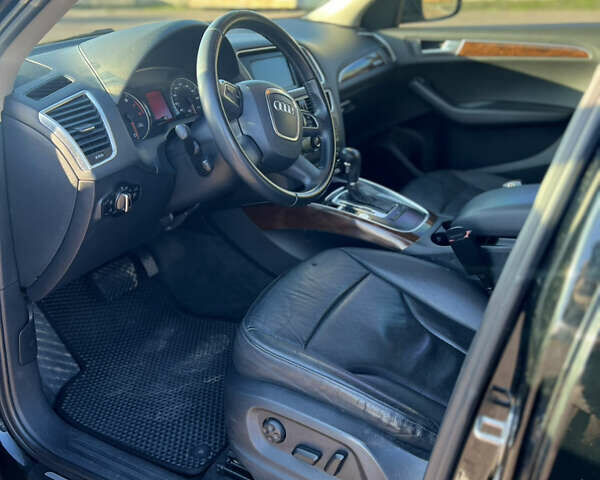 Черный Ауди Ку 5, объемом двигателя 1.98 л и пробегом 275 тыс. км за 12500 $, фото 9 на Automoto.ua