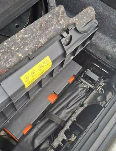 Черный Ауди Ку 5, объемом двигателя 1.98 л и пробегом 350 тыс. км за 12000 $, фото 14 на Automoto.ua