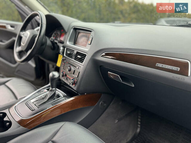 Черный Ауди Ку 5, объемом двигателя 2 л и пробегом 191 тыс. км за 12950 $, фото 27 на Automoto.ua