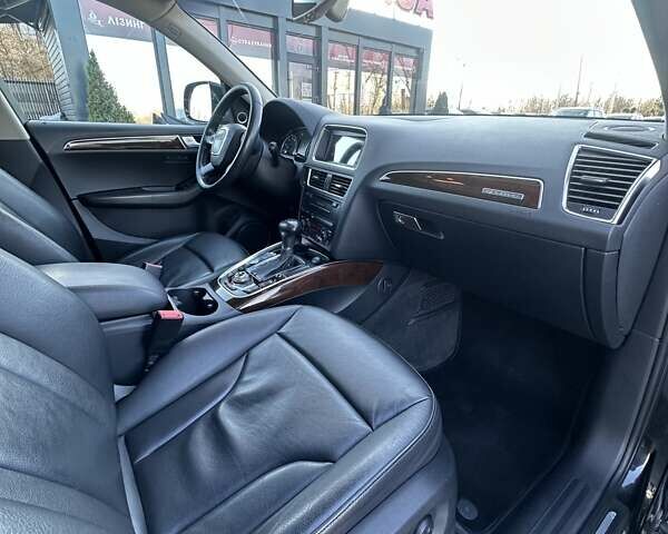 Черный Ауди Ку 5, объемом двигателя 3.2 л и пробегом 193 тыс. км за 16300 $, фото 23 на Automoto.ua