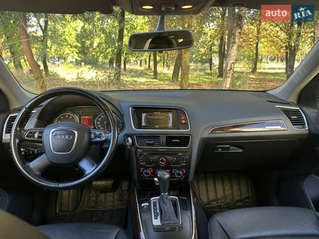 Черный Ауди Ку 5, объемом двигателя 1.98 л и пробегом 301 тыс. км за 10500 $, фото 27 на Automoto.ua