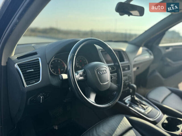 Чорний Ауді Ку 5, об'ємом двигуна 2 л та пробігом 191 тис. км за 11999 $, фото 14 на Automoto.ua