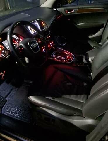 Черный Ауди Ку 5, объемом двигателя 1.98 л и пробегом 350 тыс. км за 12000 $, фото 21 на Automoto.ua