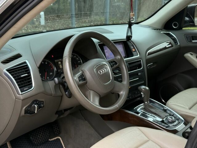 Черный Ауди Ку 5, объемом двигателя 2 л и пробегом 263 тыс. км за 12800 $, фото 14 на Automoto.ua