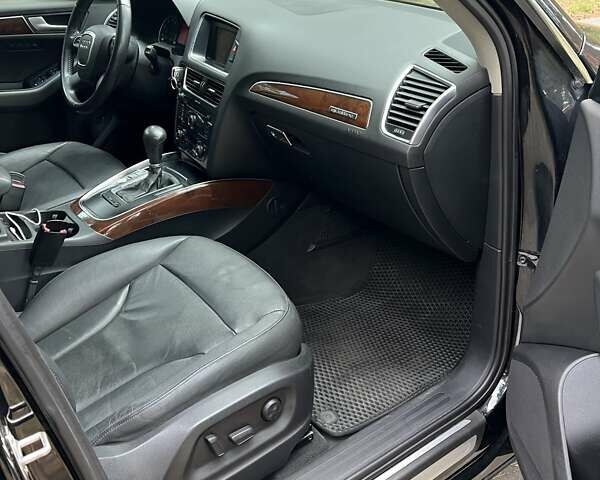 Черный Ауди Ку 5, объемом двигателя 1.98 л и пробегом 275 тыс. км за 13000 $, фото 6 на Automoto.ua