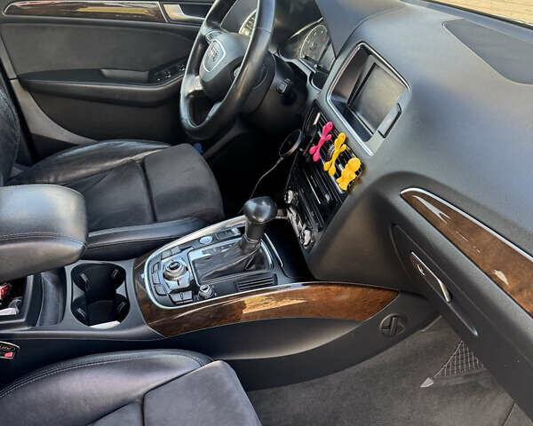 Черный Ауди Ку 5, объемом двигателя 1.97 л и пробегом 296 тыс. км за 18500 $, фото 10 на Automoto.ua