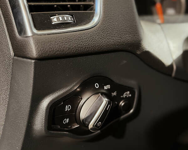 Чорний Ауді Ку 5, об'ємом двигуна 2 л та пробігом 201 тис. км за 14000 $, фото 7 на Automoto.ua