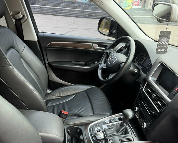 Чорний Ауді Ку 5, об'ємом двигуна 2 л та пробігом 281 тис. км за 15499 $, фото 43 на Automoto.ua