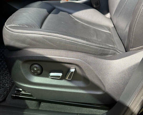 Черный Ауди Ку 5, объемом двигателя 2 л и пробегом 220 тыс. км за 16100 $, фото 16 на Automoto.ua