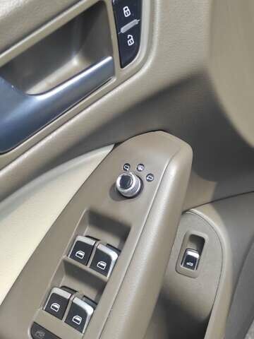 Чорний Ауді Ку 5, об'ємом двигуна 2 л та пробігом 221 тис. км за 16200 $, фото 18 на Automoto.ua