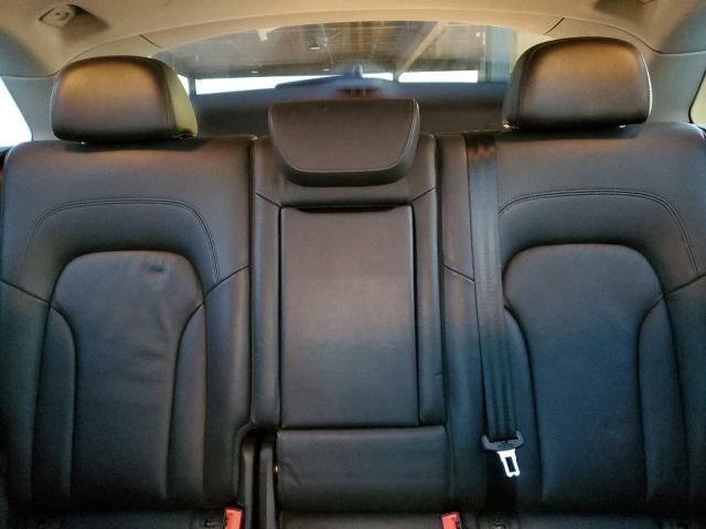 Черный Ауди Ку 5, объемом двигателя 2 л и пробегом 131 тыс. км за 16000 $, фото 9 на Automoto.ua