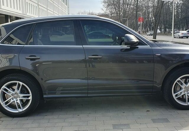 Чорний Ауді Ку 5, об'ємом двигуна 3 л та пробігом 251 тис. км за 16000 $, фото 6 на Automoto.ua