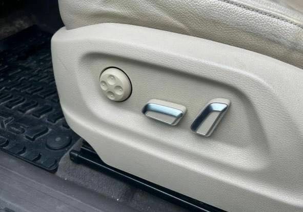 Черный Ауди Ку 5, объемом двигателя 2 л и пробегом 170 тыс. км за 9500 $, фото 12 на Automoto.ua