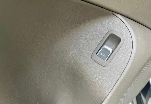 Черный Ауди Ку 5, объемом двигателя 2 л и пробегом 170 тыс. км за 9500 $, фото 15 на Automoto.ua