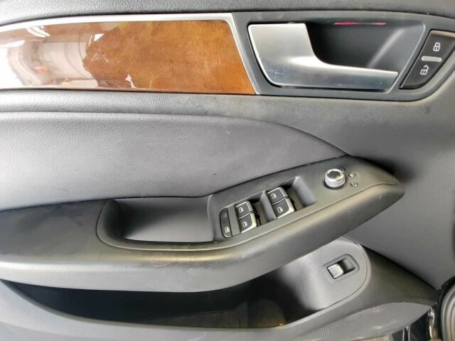 Черный Ауди Ку 5, объемом двигателя 2 л и пробегом 76 тыс. км за 15000 $, фото 10 на Automoto.ua