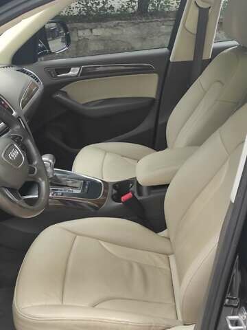 Чорний Ауді Ку 5, об'ємом двигуна 2 л та пробігом 221 тис. км за 16200 $, фото 9 на Automoto.ua