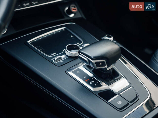 Черный Ауди Ку 5, объемом двигателя 1.98 л и пробегом 110 тыс. км за 26000 $, фото 7 на Automoto.ua