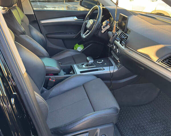 Черный Ауди Ку 5, объемом двигателя 1.97 л и пробегом 250 тыс. км за 26500 $, фото 12 на Automoto.ua