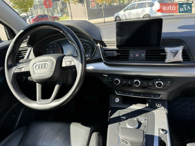 Черный Ауди Ку 5, объемом двигателя 1.97 л и пробегом 325 тыс. км за 26500 $, фото 8 на Automoto.ua