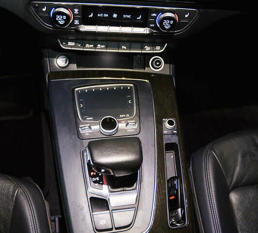 Черный Ауди Ку 5, объемом двигателя 2 л и пробегом 97 тыс. км за 25500 $, фото 17 на Automoto.ua