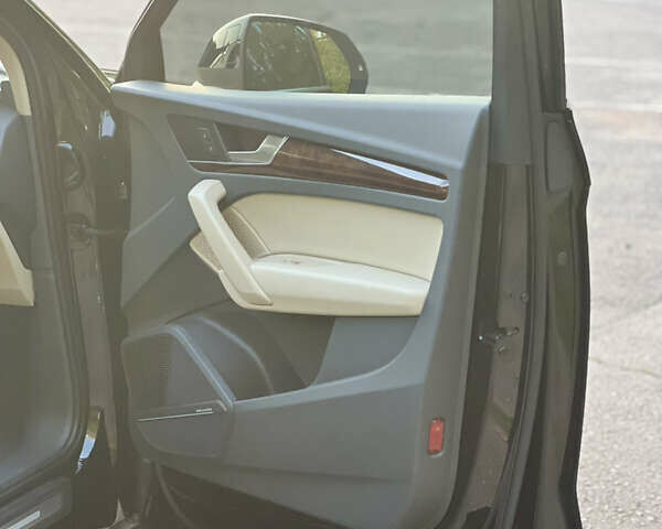 Черный Ауди Ку 5, объемом двигателя 1.98 л и пробегом 222 тыс. км за 23500 $, фото 12 на Automoto.ua