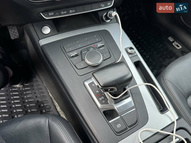 Чорний Ауді Ку 5, об'ємом двигуна 2 л та пробігом 159 тис. км за 17950 $, фото 24 на Automoto.ua