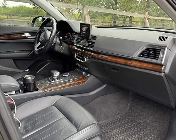 Черный Ауди Ку 5, объемом двигателя 1.98 л и пробегом 140 тыс. км за 27000 $, фото 9 на Automoto.ua