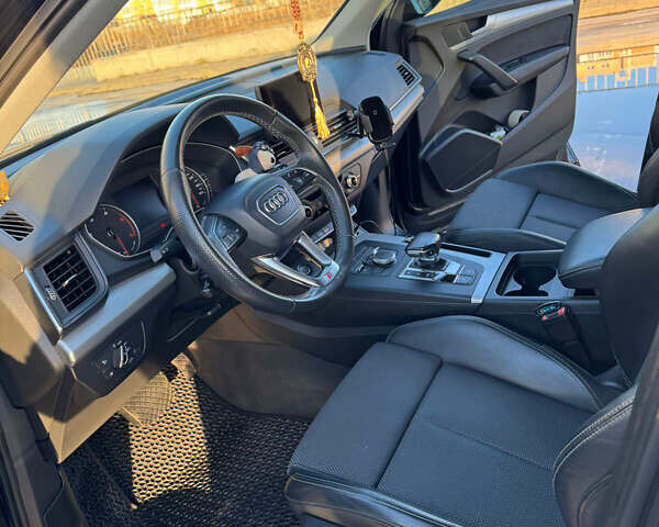 Черный Ауди Ку 5, объемом двигателя 1.97 л и пробегом 250 тыс. км за 26500 $, фото 10 на Automoto.ua