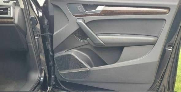 Черный Ауди Ку 5, объемом двигателя 2 л и пробегом 118 тыс. км за 15000 $, фото 12 на Automoto.ua