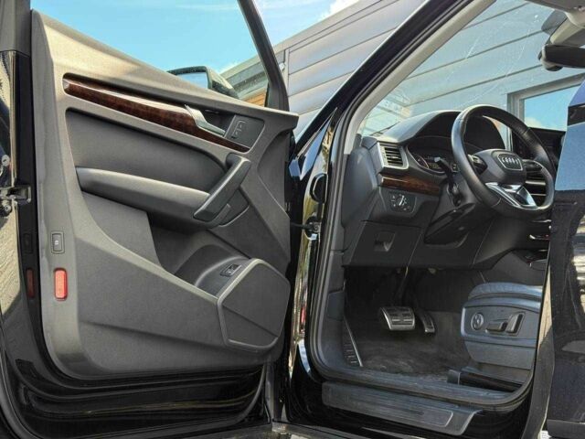 Чорний Ауді Ку 5, об'ємом двигуна 2 л та пробігом 130 тис. км за 23900 $, фото 9 на Automoto.ua