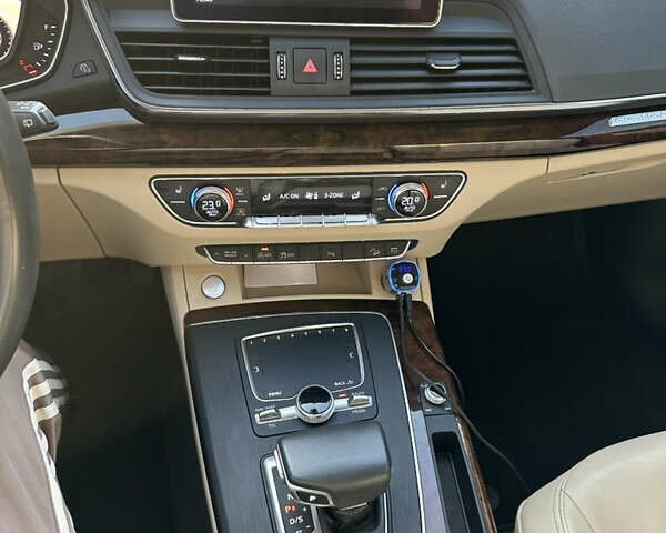 Черный Ауди Ку 5, объемом двигателя 1.98 л и пробегом 138 тыс. км за 24500 $, фото 16 на Automoto.ua