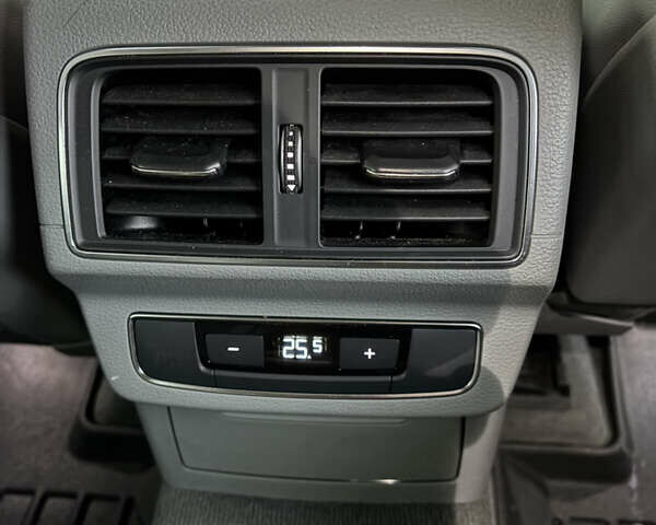 Черный Ауди Ку 5, объемом двигателя 1.97 л и пробегом 280 тыс. км за 27500 $, фото 24 на Automoto.ua