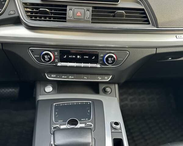 Черный Ауди Ку 5, объемом двигателя 1.97 л и пробегом 245 тыс. км за 26600 $, фото 19 на Automoto.ua