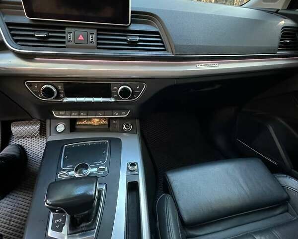 Черный Ауди Ку 5, объемом двигателя 1.98 л и пробегом 152 тыс. км за 29200 $, фото 5 на Automoto.ua