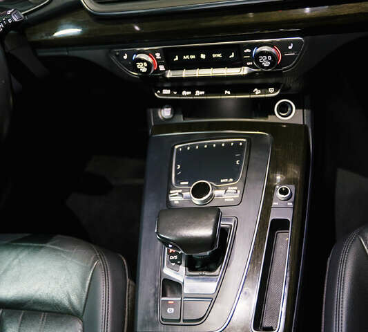 Черный Ауди Ку 5, объемом двигателя 2 л и пробегом 97 тыс. км за 25500 $, фото 20 на Automoto.ua