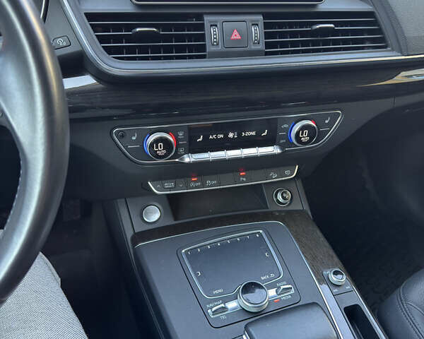 Черный Ауди Ку 5, объемом двигателя 1.98 л и пробегом 145 тыс. км за 25500 $, фото 6 на Automoto.ua