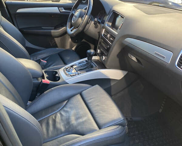 Чорний Ауді Ку 5, об'ємом двигуна 2 л та пробігом 176 тис. км за 19550 $, фото 52 на Automoto.ua