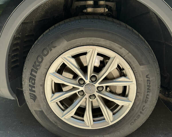 Черный Ауди Ку 5, объемом двигателя 1.98 л и пробегом 106 тыс. км за 28300 $, фото 4 на Automoto.ua