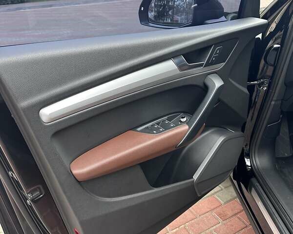 Черный Ауди Ку 5, объемом двигателя 1.97 л и пробегом 96 тыс. км за 33900 $, фото 5 на Automoto.ua