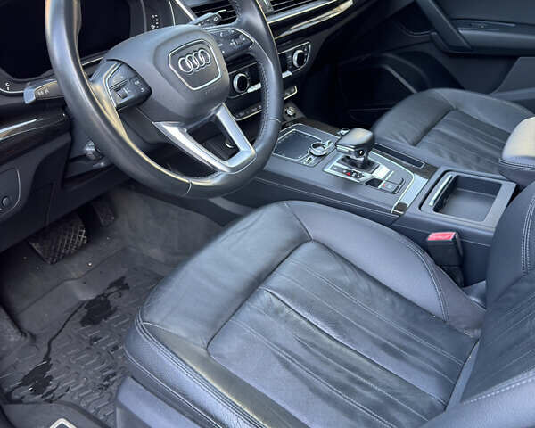 Черный Ауди Ку 5, объемом двигателя 1.98 л и пробегом 145 тыс. км за 25500 $, фото 7 на Automoto.ua