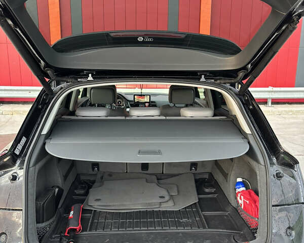 Черный Ауди Ку 5, объемом двигателя 1.97 л и пробегом 280 тыс. км за 27500 $, фото 9 на Automoto.ua