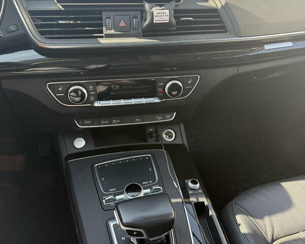 Черный Ауди Ку 5, объемом двигателя 1.98 л и пробегом 102 тыс. км за 31500 $, фото 11 на Automoto.ua