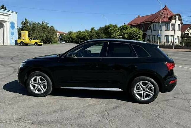 Черный Ауди Ку 5, объемом двигателя 2 л и пробегом 46 тыс. км за 18000 $, фото 3 на Automoto.ua